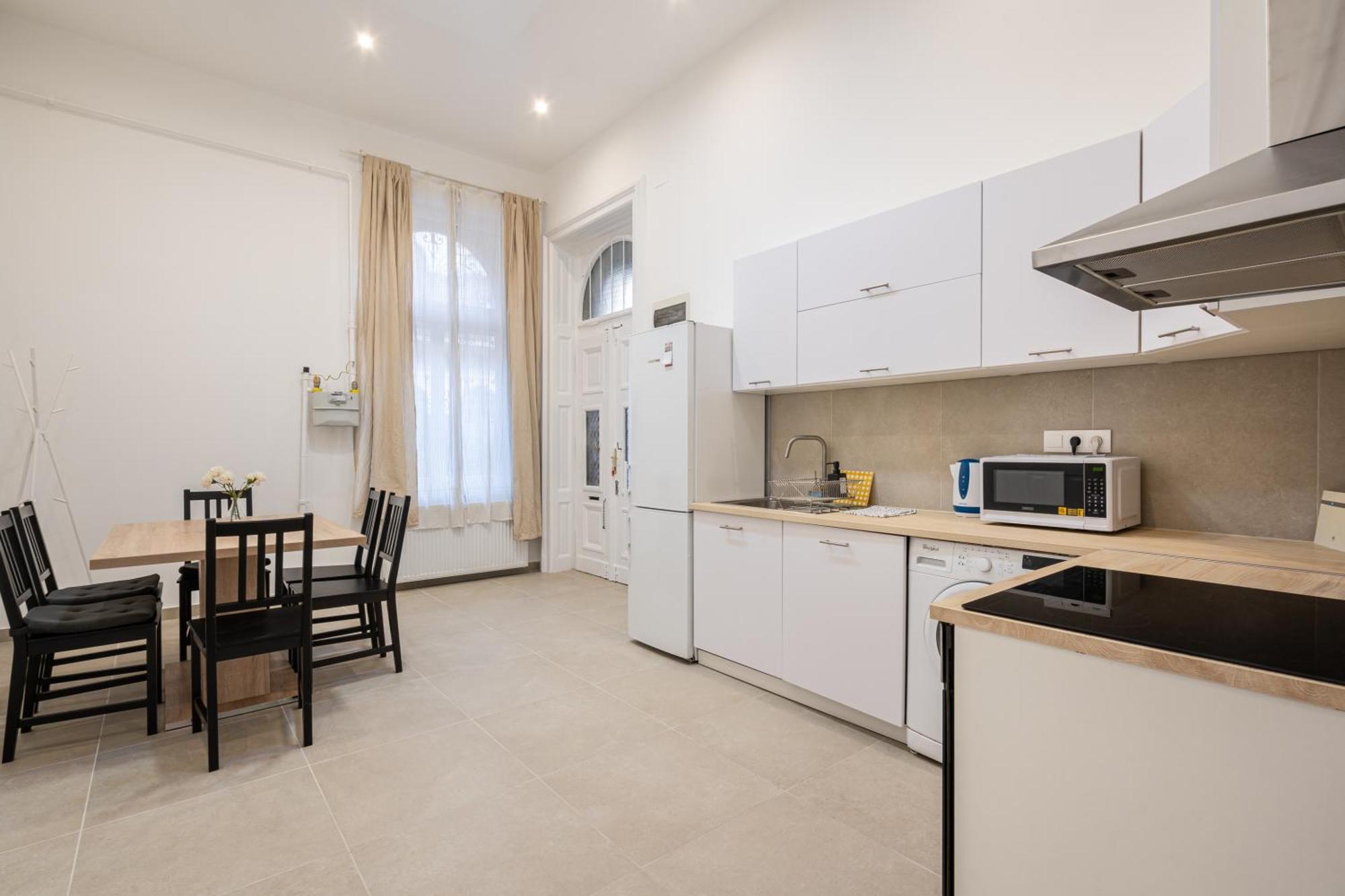 Luxurious Downtown Family Suite Budapest Exterior foto